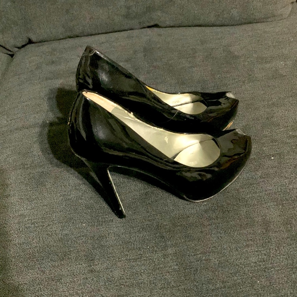 Black heels size 5 -1/2 brand Jessica Simpson